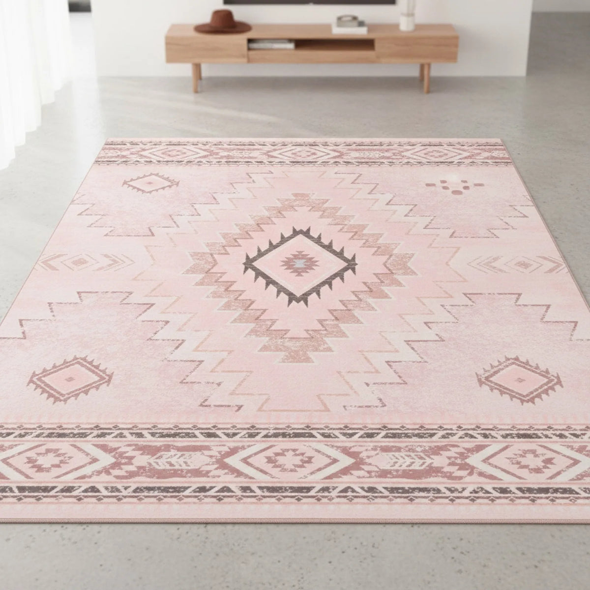 Tapis Marocain Rose Motifs Aztèques Antidérapant